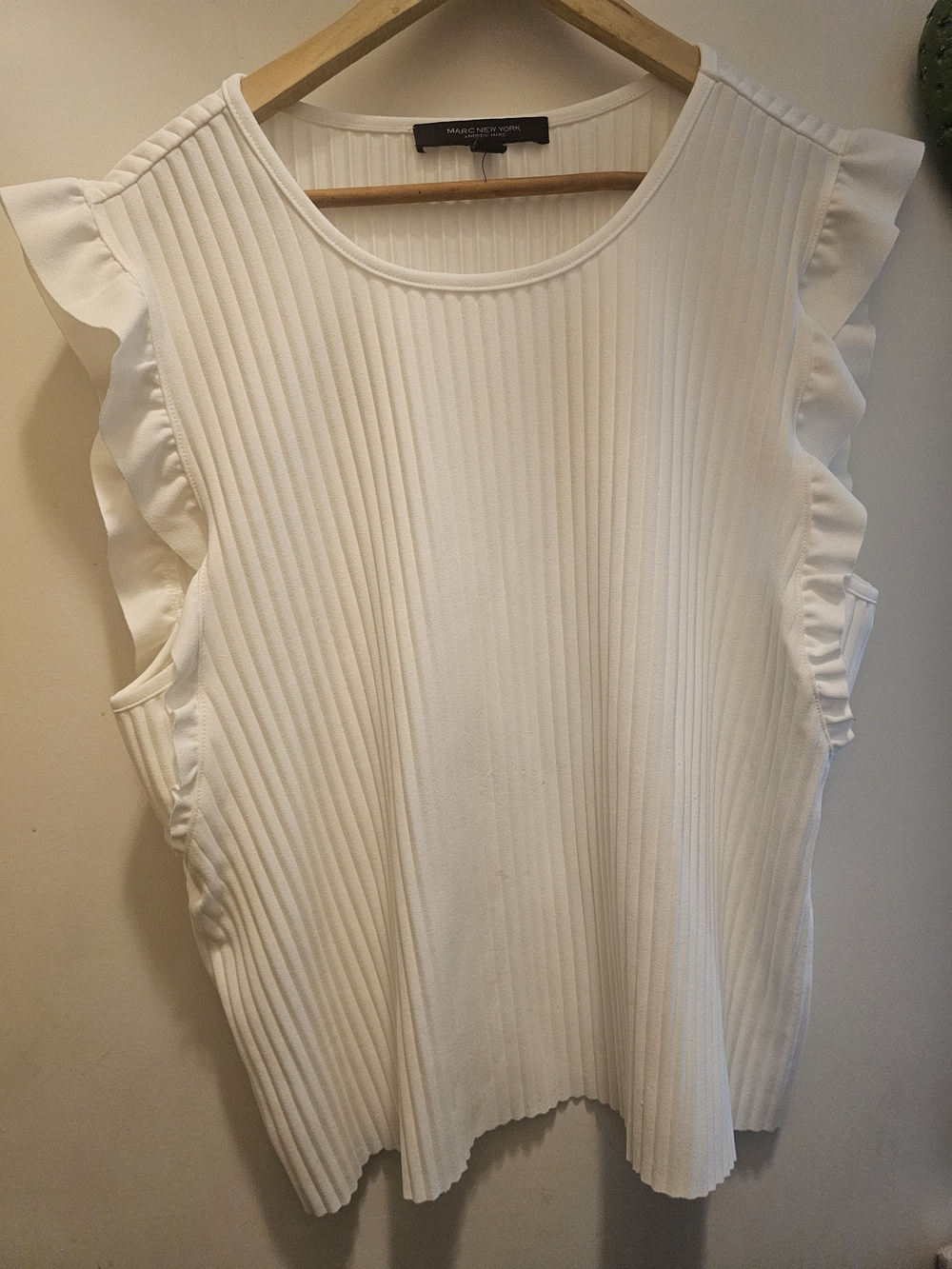 Marc New York White Ruffle-Sleeve Pleated Knit Top